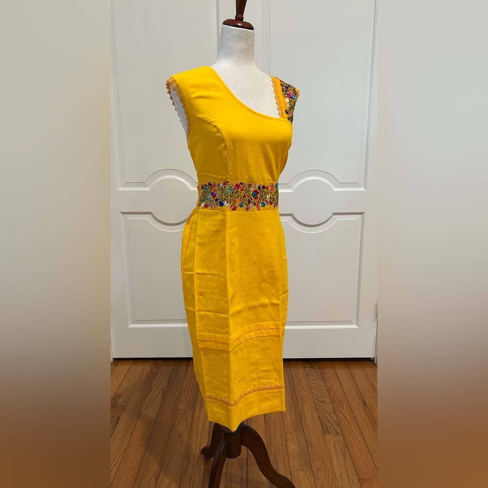 Mexican embroidered dress, hand Embroidered with Cotton threads. - Picture 6 of 8